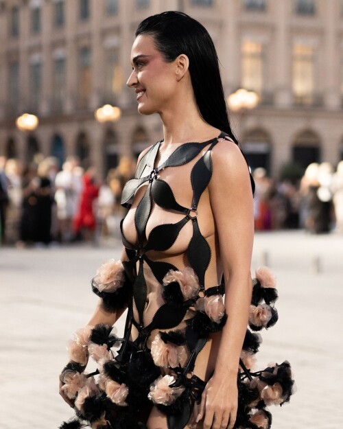 katy-perry-braless-scandalous-outfit-big-breasts-paris-11.jpeg