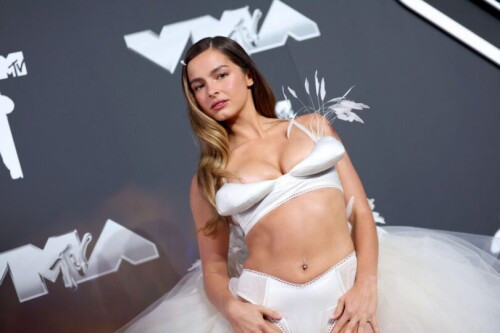 addison rae bra panties mtv vmas sexy legs 022 810x540