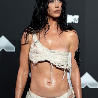 katy-perry-sexy-braless-look-mtv-vmas-001-667x1000.th.jpeg