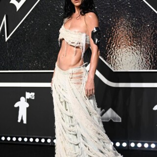 katy-perry-sexy-braless-look-mtv-vmas-005-679x1000.th.jpeg