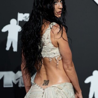 katy-perry-sexy-braless-look-mtv-vmas-014-667x1000.th.jpeg