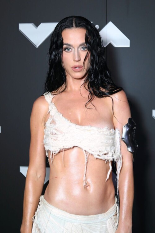 Katy Perry flaunts her toned body in a skimpy, racy outfit at the MTV VMAs, her braless look causing a stir and showing off her sexy side 