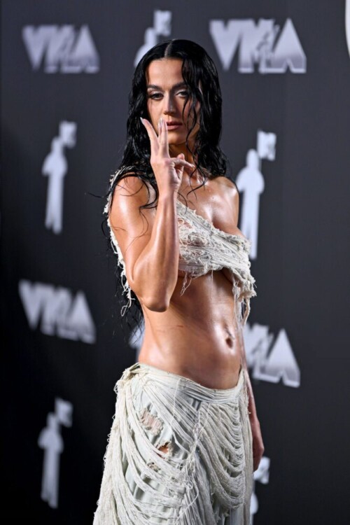 Katy Perry flaunts her toned body in a skimpy, racy outfit at the MTV VMAs, her braless look causing a stir and showing off her sexy side 